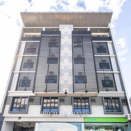 Oyo 136 Regal Residences Quezon City Exterior foto